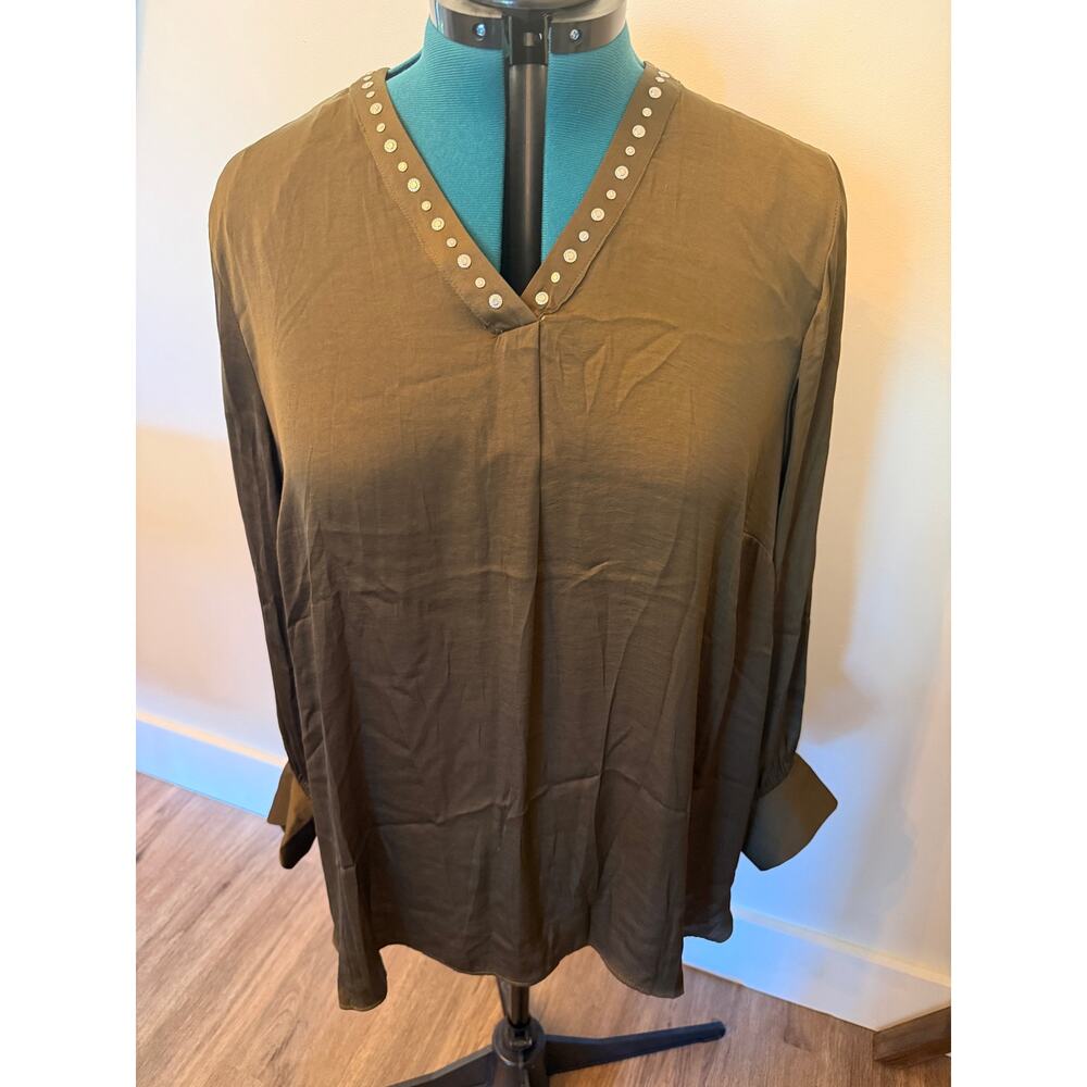 Carmen Marc Valvo Green V Neck Blouse with Metal Embellishments Size 2X